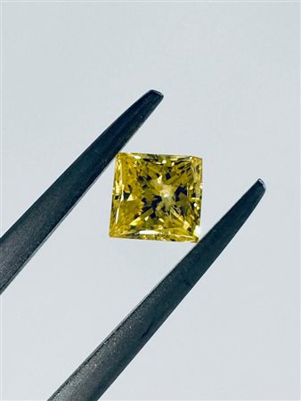 DIAMANTE NATURAL POLISHED 0,45 FANCY GIALLO VIVIDO - CERTIFICATO MAROZ DIAMONDS -I1 - CERTIFICATO MAROZ DIAMONDS - C30610-15-LC