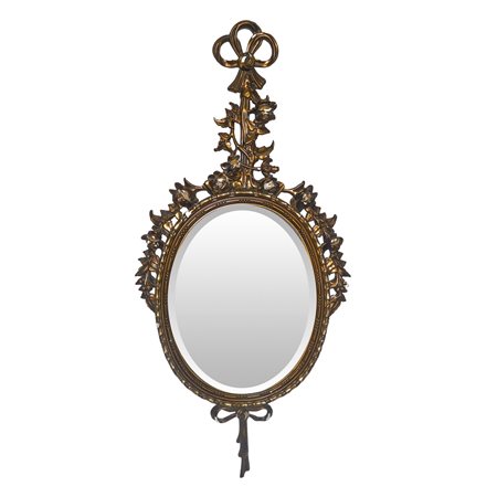 Specchiera ovale entro cornice dorata con decori floreali e fiocchi pendenti alla sommità e alla base
