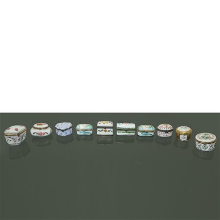 11 portapillole in porcellana