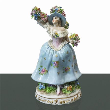 Capodimonte - Donna davanti albero in fiore, porcellana di Capodimonte, collezione Fabris