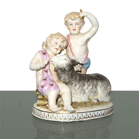 Porcelain Meissen - Amorini con capretta, scultura in porcellana policroma