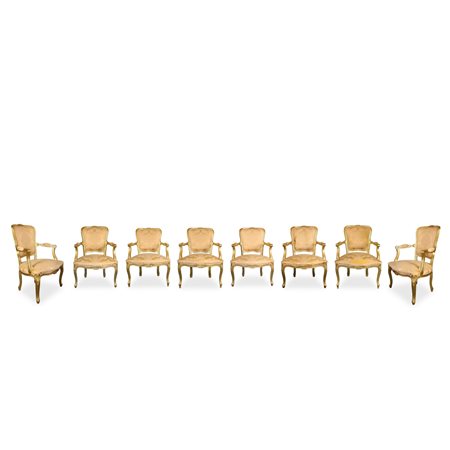 N°8 Sedie in legno dorato con tappezzeria damascata sui toni dei beige