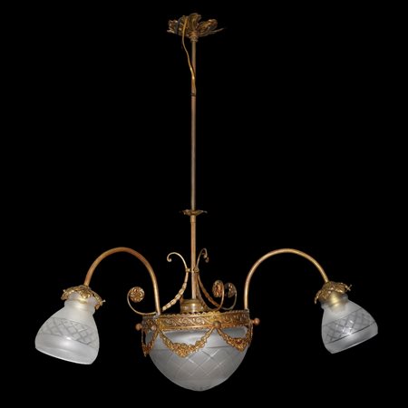 Lampadario a tre bracci con coppa centrale in vetro