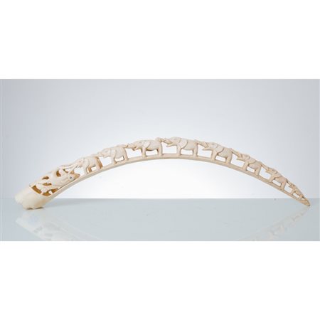 MANIFATTURA AFRICANA DEI PRIMI DEL '900, Zanna in avorio