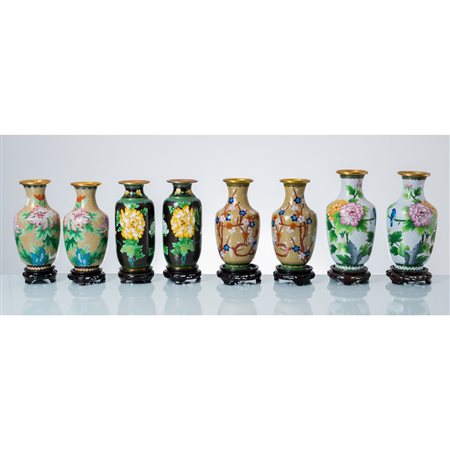 MANIFATTURA CINESE SECONDA METÀ XX SEC., 4 coppie di vasi