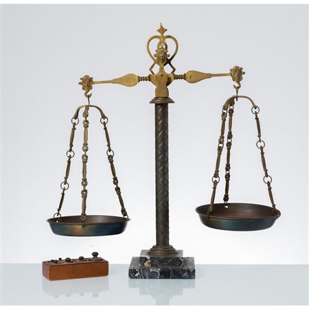 MANIFATTURA ITALIANA DEI PRIMI DEL '900, Bilancia da tavolo