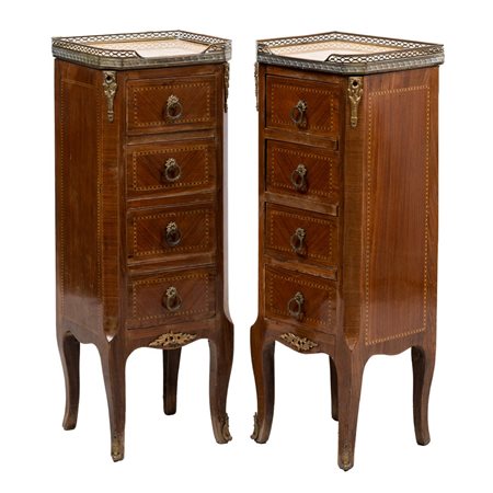 MANIFATTURA FRANCESE DEL XX SECOLO, Coppia di comodini