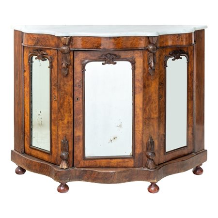 MANIFATTURA INGLESE DEL XX SECOLO, Piccola credenza