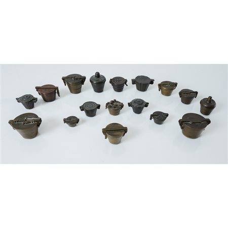 MANIFATTURA ITALIANA XVII/XVIII SECOLO, Diciassette pesiere