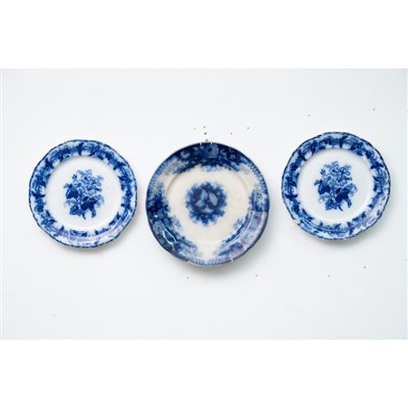MANIFATTURA INGLESE DEI PRIMI DEL '900, Tre piatti da portata