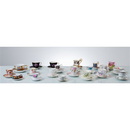 MANIFATTURA DEL XX SECOLO, Collezione di ventuno tazzine