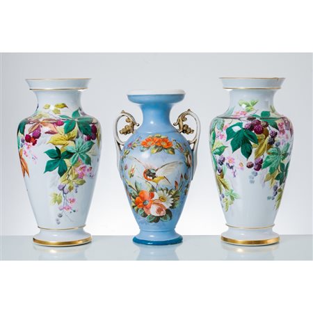 MANIFATTURA INGLESE DEL XIX SECOLO, Tre vasi