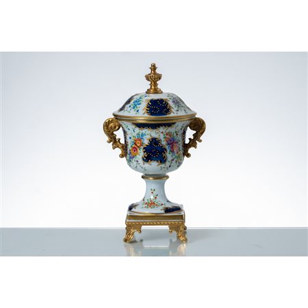 MANIFATTURA DI SEVRES DEL XX SECOLO, Piccola potiche