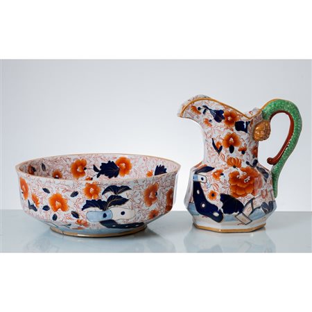 MANIFATTURA INGLESE DEL XX SECOLO, Brocca e bacile