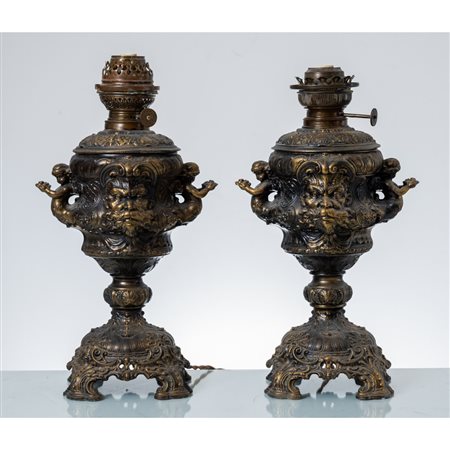 MANIFATTURA ITALIANA DEL XIX SECOLO, Coppia di lumi