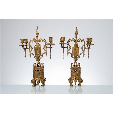 MANIFATTURA FRANCESE DEL XX SECOLO, Coppia di candelabri