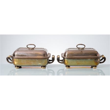 MANIFATTURA INGLESE DEL XX SECOLO, Coppia di legumiere