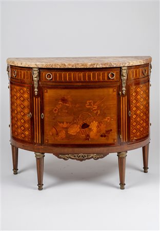Elegante credenza demi-lune in stile Luigi XVI lastronata, filettata e intarsiata con piano in marmo. Francia, secolo XIX