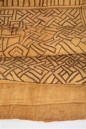 Showa, Congo - Lungo tessuto di rafia dai colori naturali