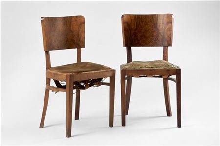 Coppia di sedie Novecento in legno massello e radica impiallacciata. Italia, an