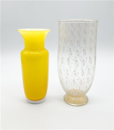 Venini Vaso della serie "Opalini" in vetro soffiato incamiciato giallo e lattimo