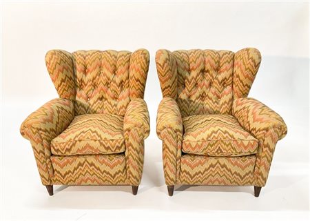 Coppia di poltrone bergère con tessuto fiammato, gambe anteriori grissinate. It