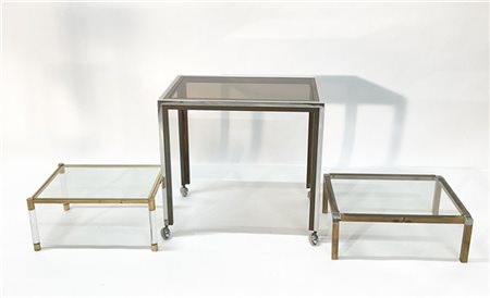 Lotto composto da tre diversi tavolini in metallo con piani in vetro, uno munit