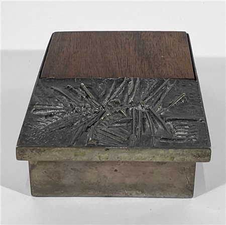 Cusi Scatola in argento 925, coperchio in argento e legno decorato con figurazio