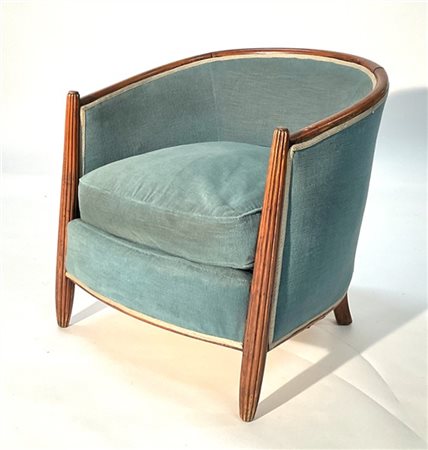 Poltrona in legno imitante lo stile Art Déco francese. Italia, anni '40. (lievi