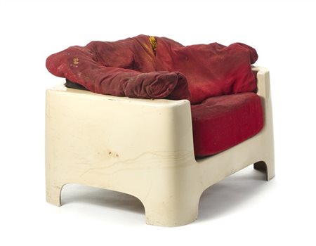 Angelo Mangiarotti Poltrona bassa in vetroresina bianca. Italia, anni '70. (cm 8