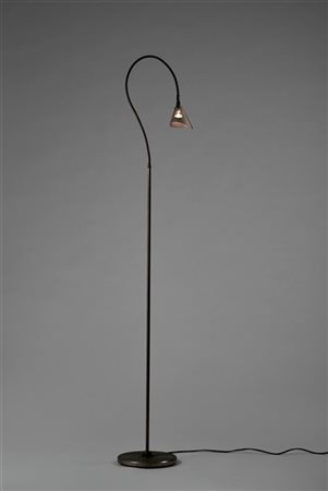 Catellani & Smith Lampada da terra modello "Nodo T.". Metallo con paralume orien