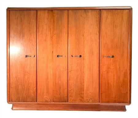 Vittorio Valabrega Armadio in legno massello impiallacciato di noce, maniglie in