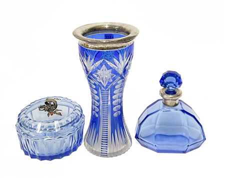 Manifattura di Boemia Lotto composto da un vaso in cristallo inciso alla mola co