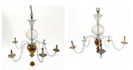 Manifattura di Murano Due lampadari a cinque e sei bracci in vetro soffiato cris