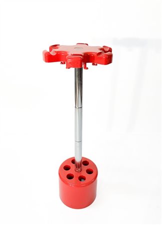 Roberto Lucci (1942) e Paolo Orlandini (1941) Appendiabiti modello "Vip". Produz