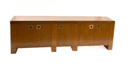 Credenza a cinque ante in legno impiallacciato con maniglie in ottone. Italia,