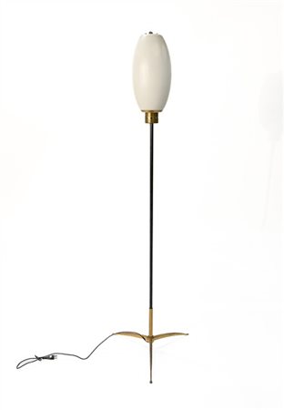 Lampada da terra in metallo verniciato nero e ottone con paralume in vetro inca