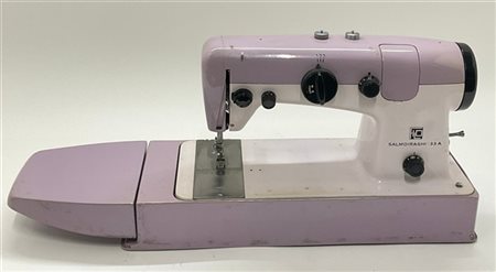 Angelo Mangiarotti Macchina da cucire portatile color glicine e panna modello "S