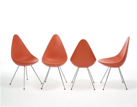 Arne Jacobsen Quattro sedie modello "Drop". Produzione Republic of Fritz Hansen,
