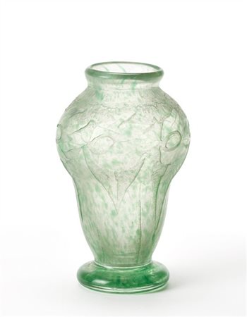 Degué Vaso in vetro trasparente verdino parzialmente acidato. Francia, anni '20/