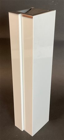 GUIDO DE MARCO Posacenere da terra. Produzione Robots, Milano, anni '70. Lamiera