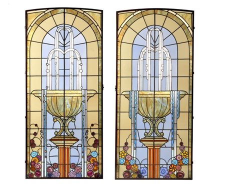 Manifattura europea Coppia di vetrate Art Déco con vetri legati al piombo raffig
