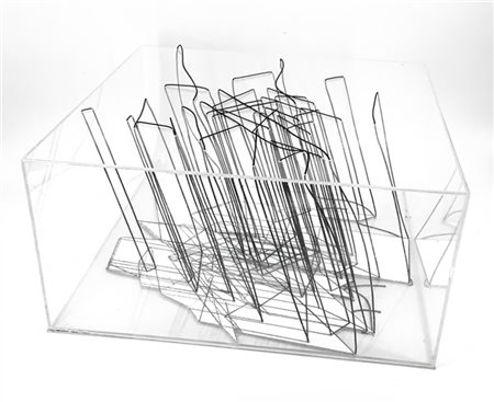 Emanuela Fiorelli "Senza titolo" 2013
scultura in plexiglass, vinile e filo elas