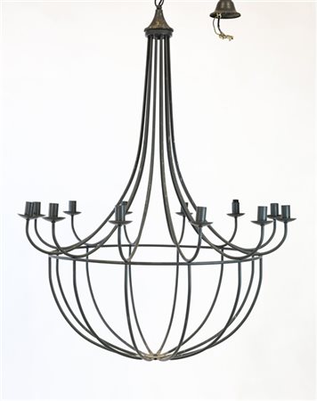 Lampadario "à cage" in ferro ritorto e brunito a dodici luci (d max 96: h cm 18