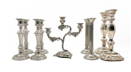 Lotto composto da numerosi candelieri in metallo argentato dei quali due coppie