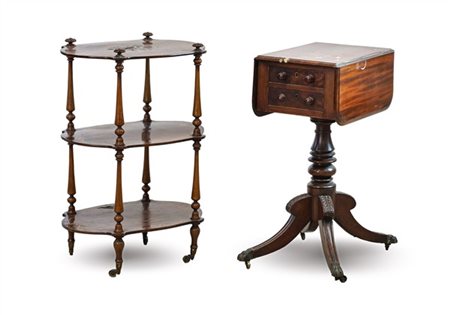 Lotto composto da un tavolino ad alette a due cassetti su fusto tornito e gambe