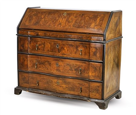 Ribalta lastronata in noce e radica di noce con profili ebanizzati. Fronte a tr