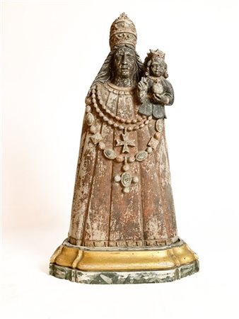 Scultore del secolo XIX
Madonna di Loreto 
Pietra scolpita con tracce di policr