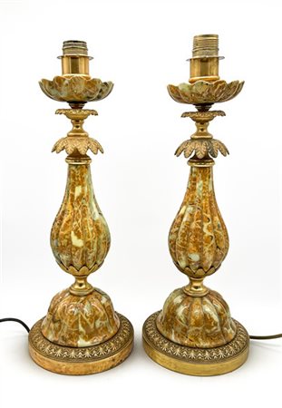 Coppia di basi per lampada da tavolo con fusto e bobeche costolati in ceramica