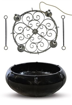 Lotto composto da grande cachepot in terracotta invetriata e parte di lampadari